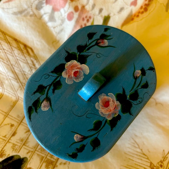 Small Wooden Box with Painted Rose Malling Design - Picture 2 of 8